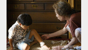 ‘미나리’ 윤여정, 또…美 연기상 13관왕