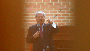 전주 찾은 전광훈 ‘노마스크’ 설교…“문재인에 속지마라”