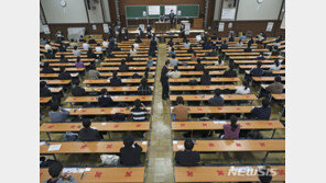 日 대입시험서 ‘코스크’ 한 수험생, 시험장서 체포