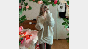 백예린, 은근한 섹시미…어깨 노출 과감 의상