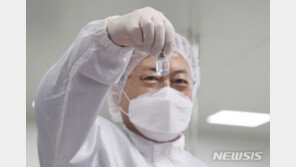 文대통령 “노바백스사 2천만명분 백신 추가 확보 가능성 열려”