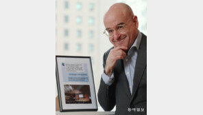 “한국 취업생 감사말 넣은 액자가 보물 1호”