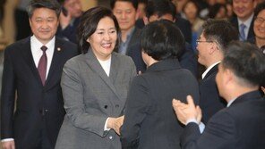 박영선 장관 “‘질주·버럭’ 꾹 참고 따라와 준 직원들 감사…사랑한다”