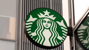 스벅 직원, 아시아계 손님에 ‘째진 눈’ 그려…1600만원 배상