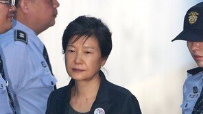 ‘확진자 접촉’ 박근혜 전대통령 코로나 음성…외부 병원 격리