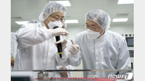 文대통령, 최태원에 “SK가 직접 국내생산해 백신공급 원활할 것”