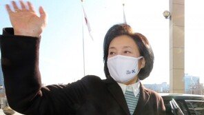 박영선 “모든 것 내려놓고 광야로”…우상호와 양자구도 확정