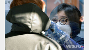 “코로나 1년 한국, 사망자 2번째로 적어…경제성장률 최상위”