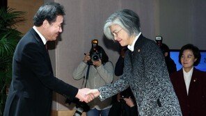 이낙연 “강경화는 한국 외교의 존재감…언제나 두드려져”