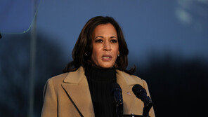 해리스 “흑인 소년·소녀, 여러분이 미래 지도자”…취임 전야 연설