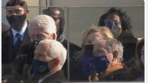 취임식 도중 잠든 클린턴…“세월이 느껴지네”