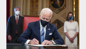 트럼프 마지막 전통은 지켜…바이든 “관대한 편지 남겼다”