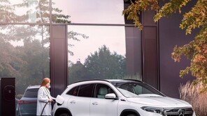 삼각별 전기차 저변 확대… 벤츠, 소형 SUV 전기차 ‘EQA’ 공개