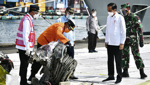 인니, 추락 여객기 수색작전 종료…“탑승자 19명 미확인”
