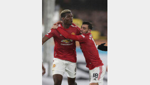 맨유 포그바 역전골 하루 만에 선두탈환