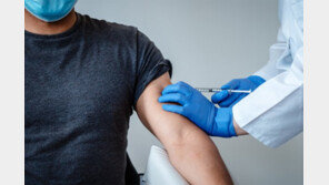 “코로나 백신 부작용 체질마다 다르다”