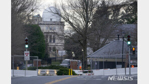해리스 부통령, 관저 수리에 입주 지연