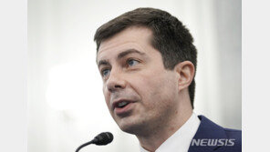 부티지지 인준 청문회 거행…‘美 최초 성소수자 장관’ 탄생 임박