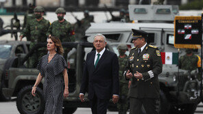 멕시코 대통령 “바이든 취임후 첫 정책들 전폭지지”