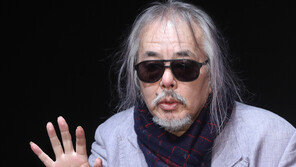 가수 전인권 옆집 대문에 기왓장 던져…공사 문제로 마찰