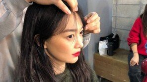 신민아, 압도적 인형 비주얼…레드립으로 완성한 미모