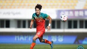 한국영, 강원FC서 2024년까지 뛴다…“돈으로 환산할 수 없는 클럽”