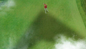 트위터, ‘트럼프 복수’ 경고한 이란 최고지도자 계정 정지