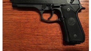 “文대통령 암살 위해 권총 샀다” 인증샷에…경찰 조사 착수