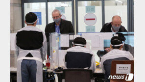 당국 “코로나19 변이 도전 거세…치료제·백신 효과 문제 생길 수도”