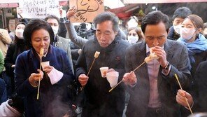 이낙연, 박영선·우상호와 전통시장 찾아…“재난지원금 충분치 못해”