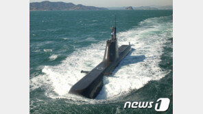 항해 중 멈춘 1800톤급 잠수함…해군 “이상 경보로 안전 조치”