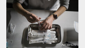 英의협 “화이자 백신 12주 간격 접종 위험…6주로 줄여야”