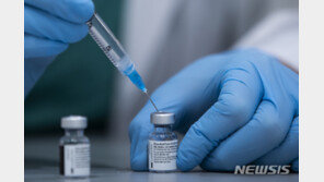 美FDA “신형 주사기로 백신 한 병서 6회분까지 추출”
