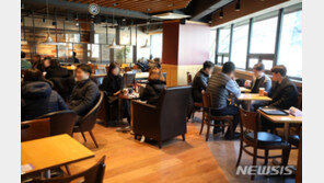 확진자는 줄었지만 불안 요소 3가지…늘어난 이동량·설연휴·변이