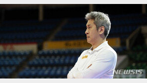 男농구 김상식 감독·추일승 경향위원장 동반 사의