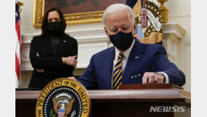 존슨 영국총리,  바이든에게 “새 무역협정 체결” 압박