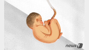 아파트 산책로에 탯줄도 떼지않은 신생아 유기 30대 친모 붙잡혀