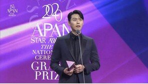 현빈 “예진씨에게 고맙다”…APAN 스타 어워즈 대상