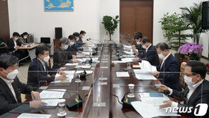 두번째 부처 업무보고는 ‘방역팀’…文대통령, 25일 화상보고 받는다