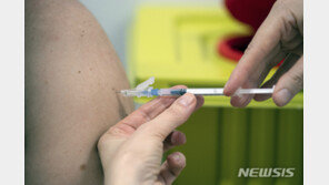 EU, “가을 전 성인 70% 접종완료 목표 어려워져”