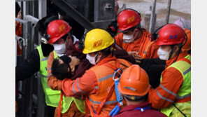 中, 지하 580m 매몰 광부 11명 극적 구출 