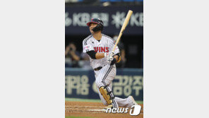 LG 김민성, 후배 이형종에게 야구배트 선물하는 사연은?