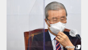김종인 “與, 코로나 예산 부총리에 책임 전가…대통령이 결론 내야”