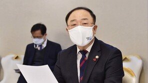 홍남기 “100조 손실보상법 불가능…재난지원금 선별 지원해야”