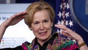 백악관 전 조정관 “트럼프, 내가 본 적 없는 그래프 다뤘다”