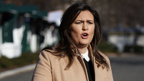 ‘트럼프의 입’ 세라 샌더스, 아칸소 주지사 출마할 듯