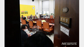 ‘김종철 성추행’ 정의당, 지도부 총사퇴론…비대위 전환?