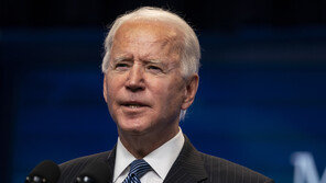 바이든 “봄쯤엔 원하는 미국인 모두 백신 접종”