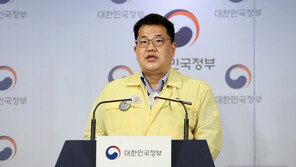 정부, 5인 모임 금지 연장하나…행안부 자료서 포함했다 뒤늦게 삭제