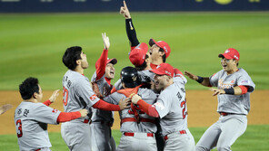 와이번스 인수한 신세계, 2021시즌 참여 가능